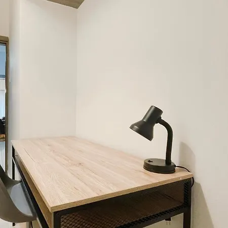 Kodrigktonos 77sqm In Viktoria Athens